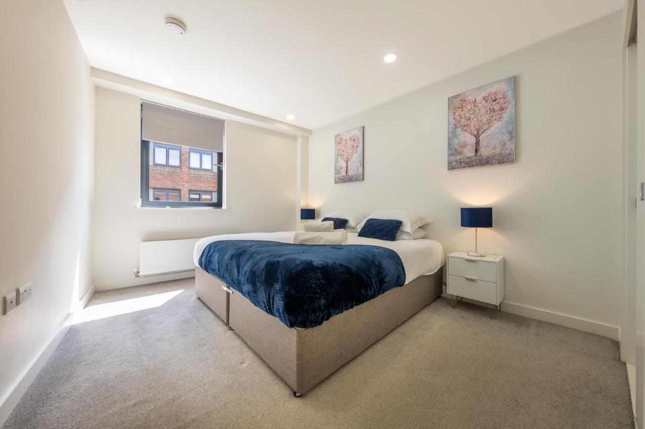 Luxury One Bedroom Serviced Apartment In The Heart Of Bedford Eksteriør billede