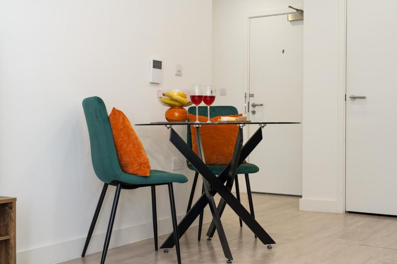Luxury One Bedroom Serviced Apartment In The Heart Of Bedford Eksteriør billede