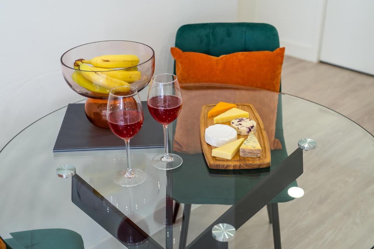 Luxury One Bedroom Serviced Apartment In The Heart Of Bedford Eksteriør billede