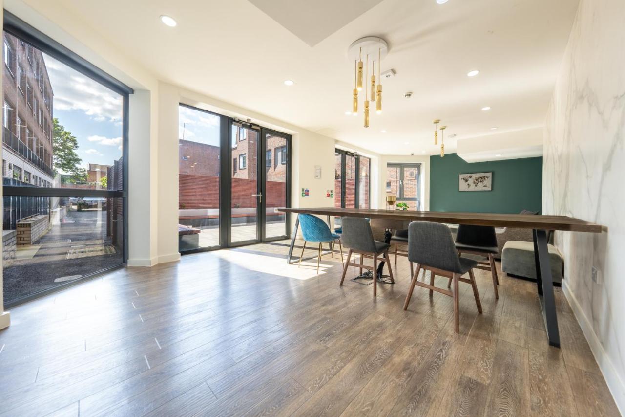 Luxury One Bedroom Serviced Apartment In The Heart Of Bedford Eksteriør billede