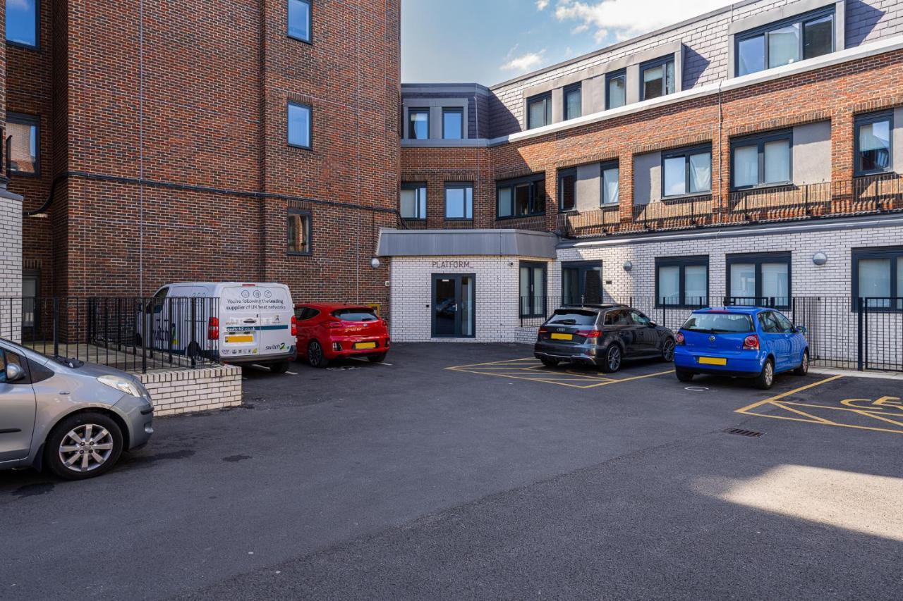 Luxury One Bedroom Serviced Apartment In The Heart Of Bedford Eksteriør billede
