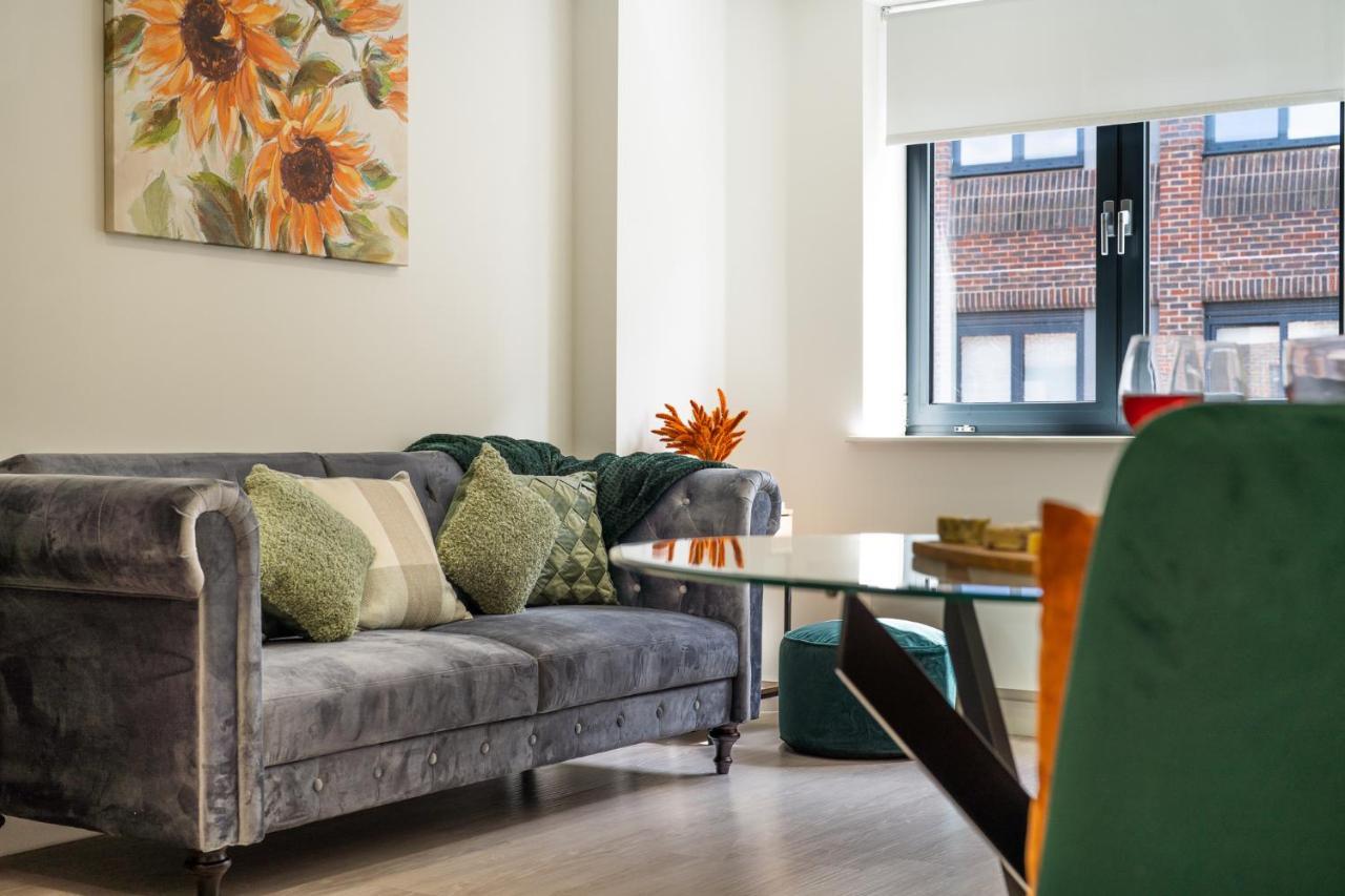 Luxury One Bedroom Serviced Apartment In The Heart Of Bedford Eksteriør billede